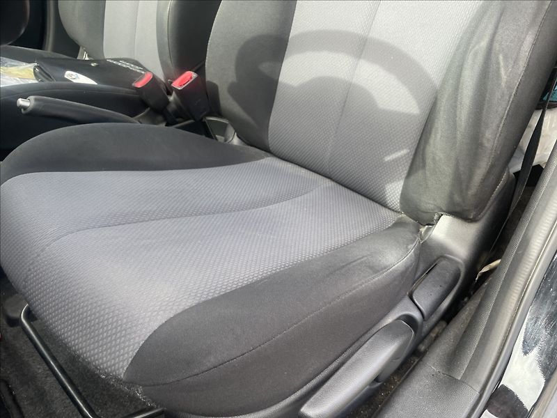 Mazda 2 1,4 i 55kw Klima ABS po STK - fotka 15 z 29