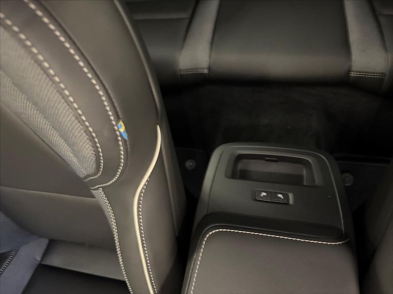 Volvo V60 2,0 B4 Plus Dark 1228 - fotka 15 z 15