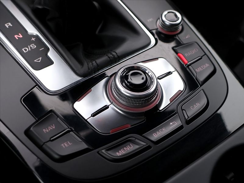 Audi A5 2,0 TFSI 169kW S-Line Xenon - fotka 19 z 27