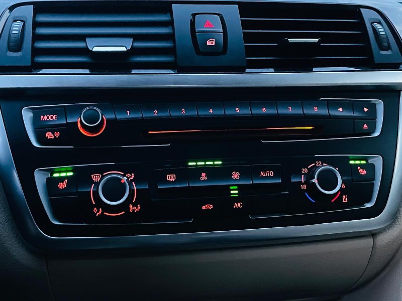 BMW Řada 3 318D GT MANUÁL KAMERA VÝHŘEV  - fotka 41 z 46