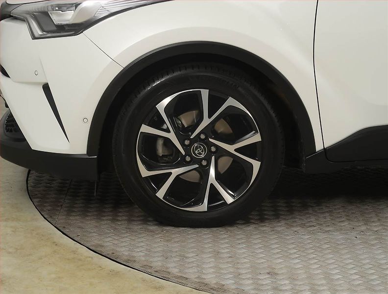 Toyota C-HR (2019) Selection 1.8 Hybrid - fotka 15 z 21