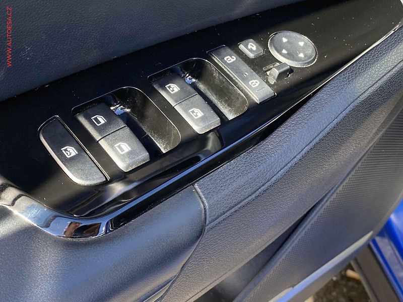 Kia Sportage (2023) 1.6 T-GDi, 2.maj,ČR, TOP - fotka 11 z 19