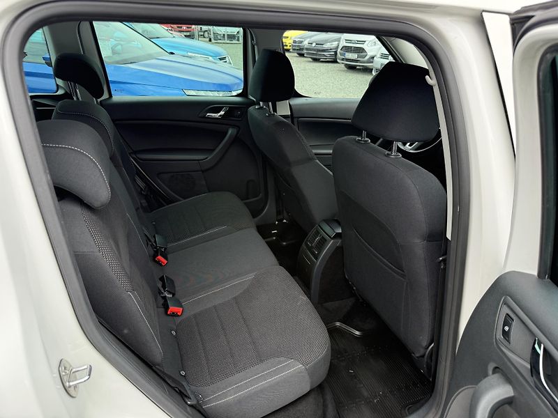 Škoda Yeti 1.2 TSI DSG ELEGANCE - fotka 11 z 13