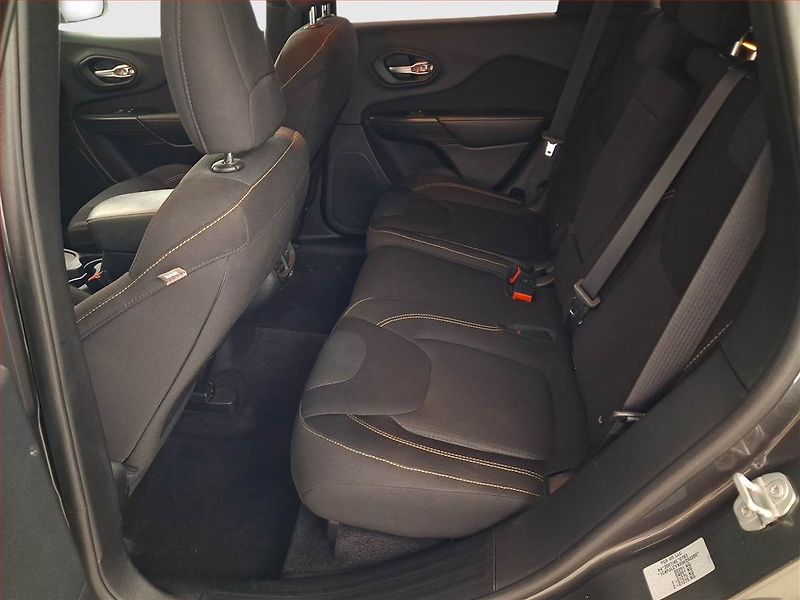 Jeep Cherokee (2016) 2.0 MultiJet, Navi, Tempomat - fotka 10 z 19
