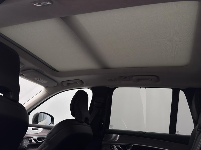 Volvo XC90 (2026) T8 AWD Plug-in ULTRA DARK 7m - fotka 29 z 29