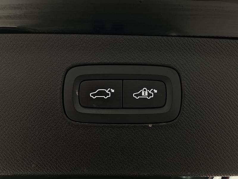 Volvo XC90 B5 AWD INSCRIPTION REZERVACE - fotka 42 z 44