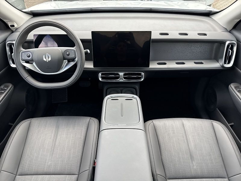 Leapmotor B10 (2026) DESIGN HYBRID EV 18,8 kWh - fotka 5 z 30