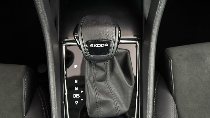 Škoda Karoq 1.5 TSI DSG Style - fotka 26 z 30