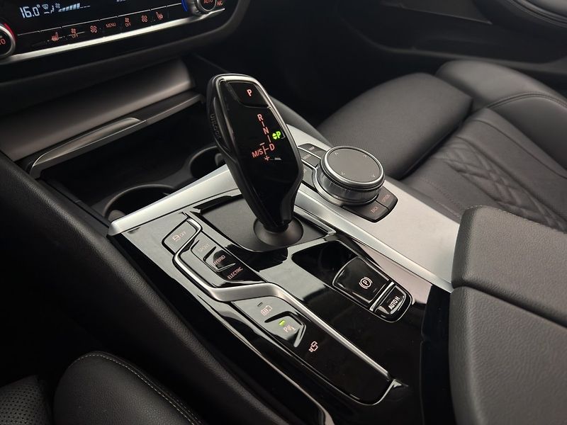 BMW Řada 5 530e Harman Kardon 360 Kůže - fotka 27 z 35