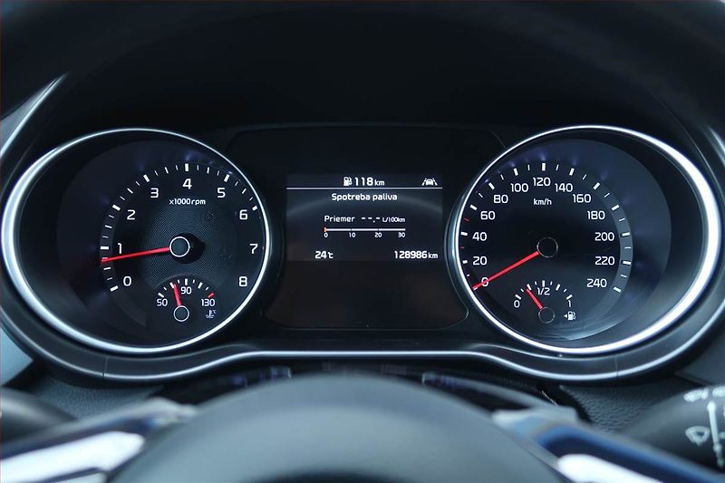 Kia XCeed (2022) 1.5 T-GDI, Serv.kniha - fotka 11 z 20