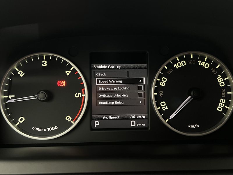 Land Rover Discovery 2.7 TDV6 S AWD AUT CZ - fotka 27 z 33