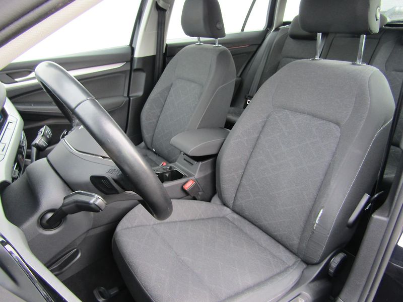 Volkswagen Golf Wa 2.0 Life DT085 Variant Life - fotka 17 z 30