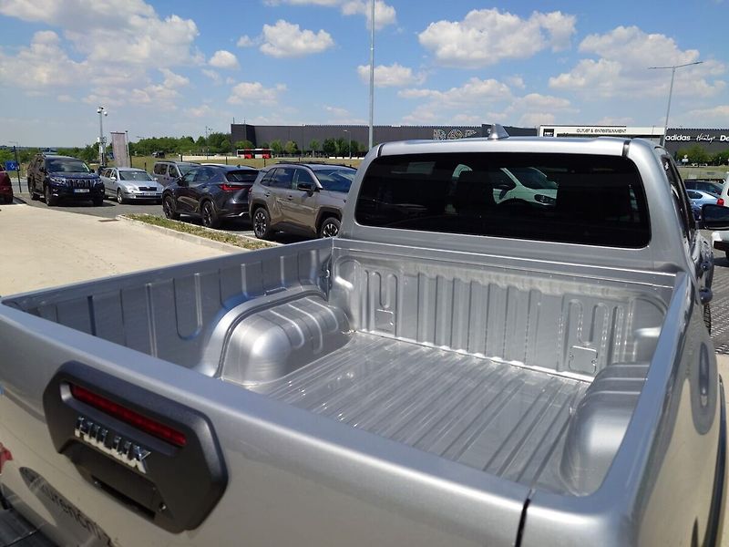 Toyota Hilux DoubleCab Invincible 2.8D 6AT - fotka 7 z 9