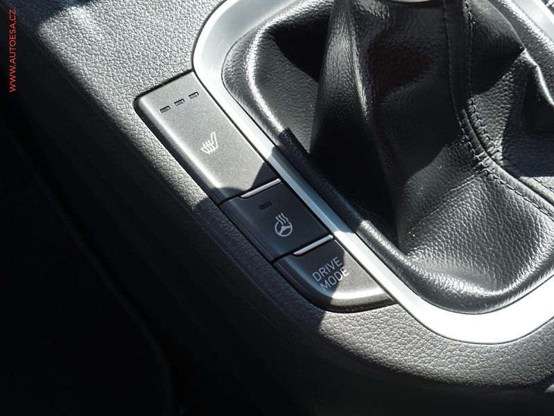 Hyundai i30 (2021) 1.5 T-GDi, ČR, Smart, kamera - fotka 20 z 23