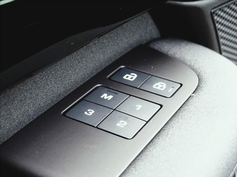 Land Rover Discovery (2026) 3,0 D250 S AWD* - fotka 8 z 27