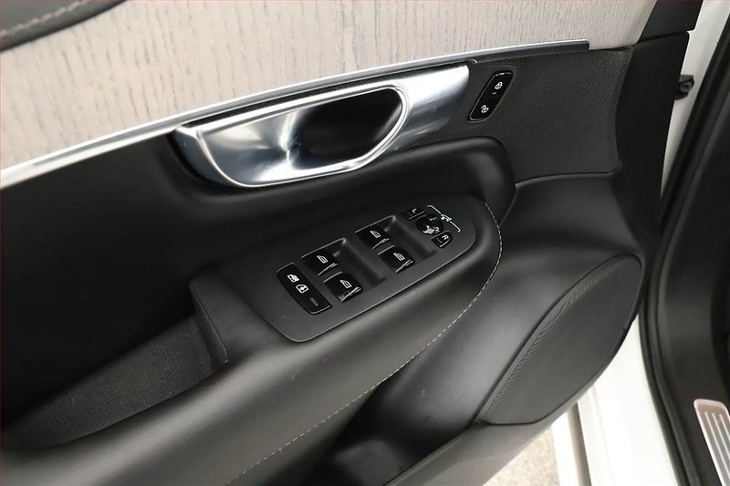 Volvo XC90 (2024) B5 AWD - fotka 9 z 20