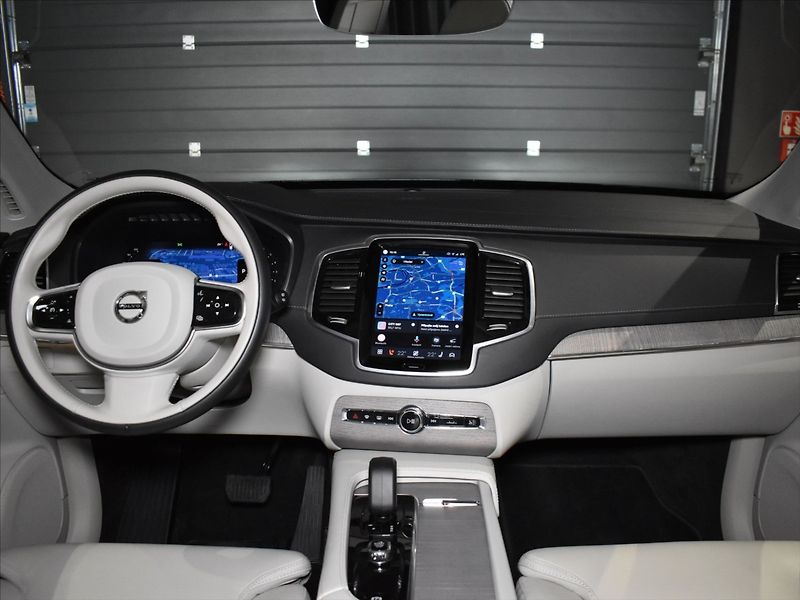 Volvo XC90 2,0 B5 AWD PLUS - fotka 15 z 26