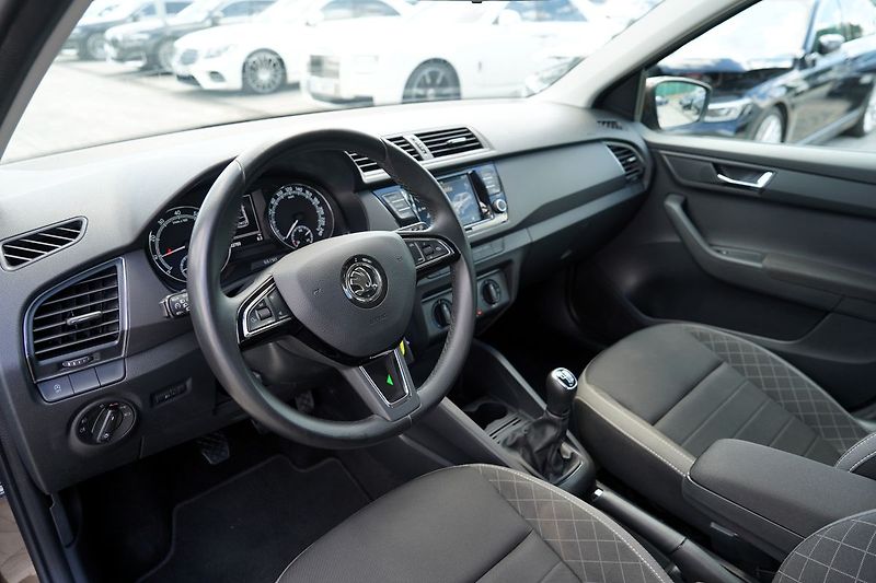 Škoda Fabia 1.0 TSI 81kW ČR/Al.kola/klima - fotka 22 z 38