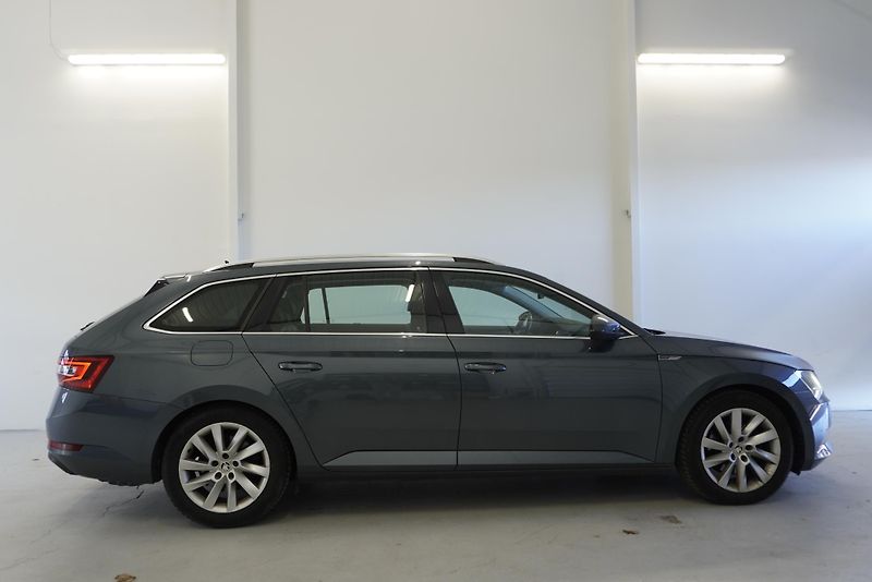 Škoda Superb 1,5 TSI SPORT LINE DSG - fotka 6 z 40