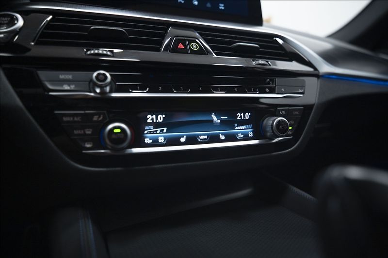 BMW Řada 5 530e xDrive M Sport ČR DPH   2 - fotka 25 z 42