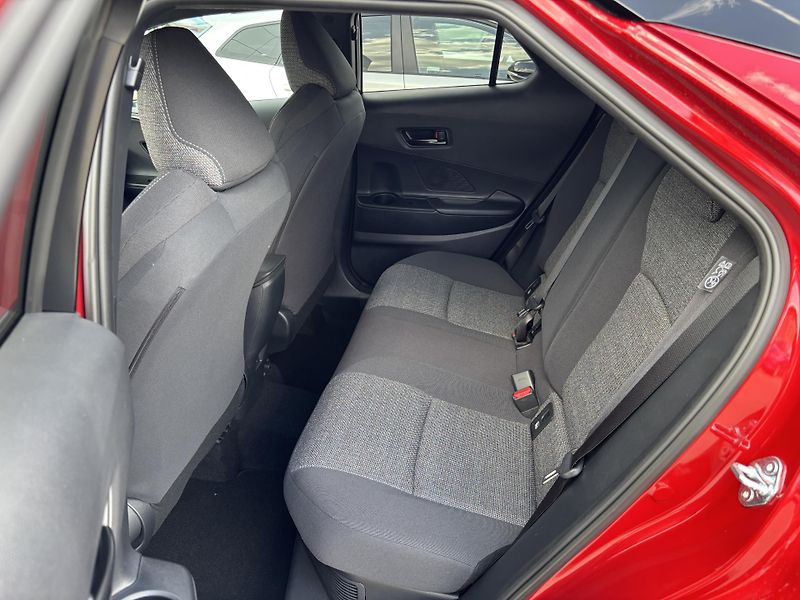 Toyota C-HR STYLE 1,8 HEV AT - fotka 8 z 14