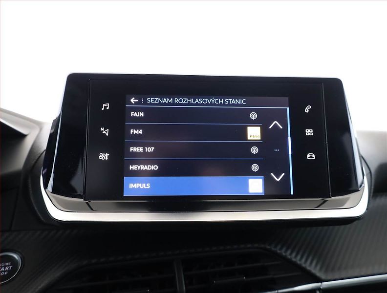 Peugeot 2008 (2020) 1.5 BlueHDi, Automat, ČR,1.maj - fotka 11 z 18