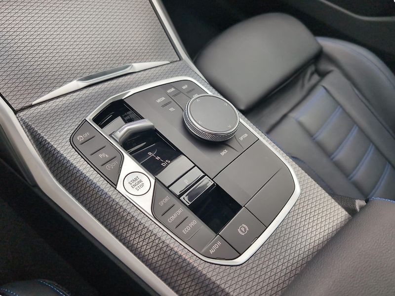 BMW Řada 3 330i xDrive M-Sport Pro Kamera - fotka 11 z 13