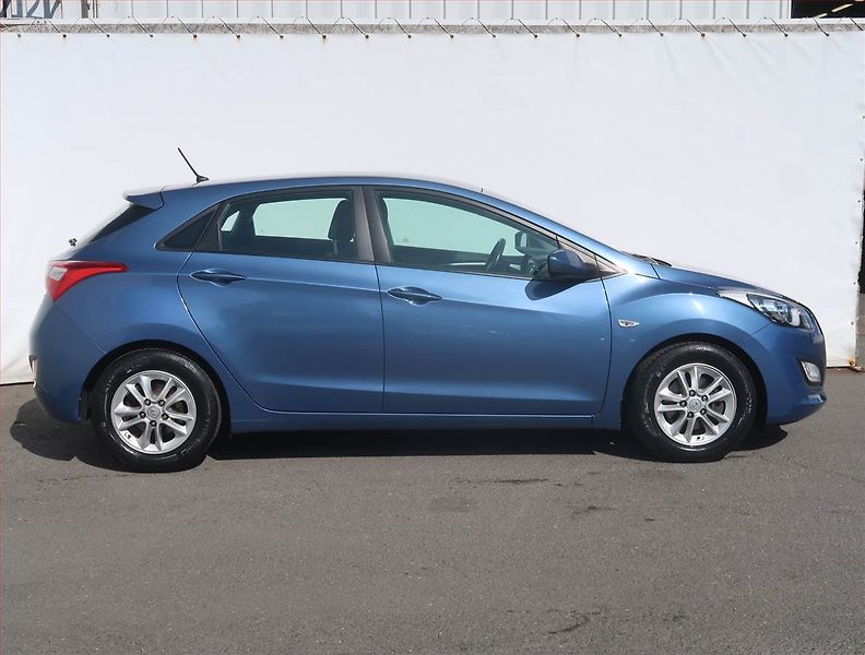 Hyundai i30 (2015) 1.6 MPI, Serv.kniha, Tempomat - fotka 6 z 17