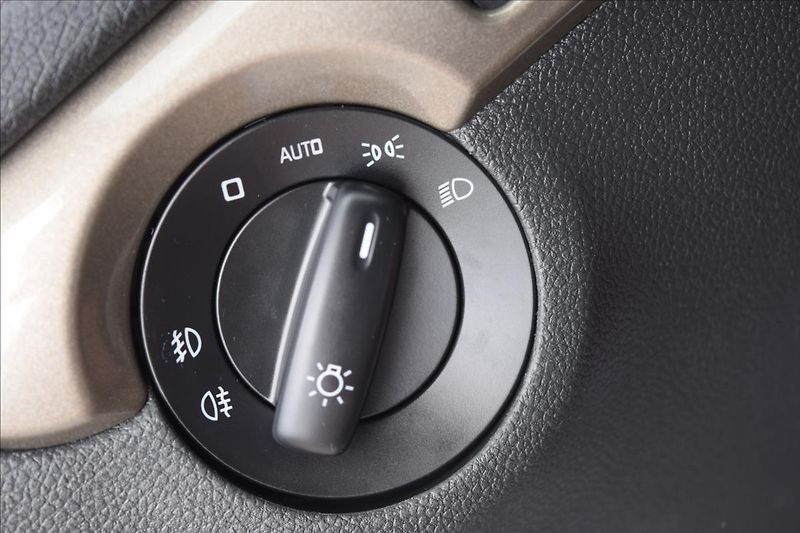 Škoda Yeti 1,4 TSI 92KW DSG XENONY VÝHŘEV - fotka 35 z 51