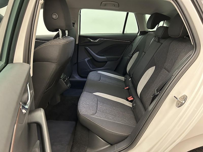 Škoda Scala 1.0 TSI Style Comfort - fotka 18 z 23