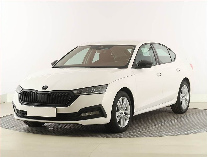 Škoda Octavia (2022) Ambition Plus 1.5 TSI - fotka 2 z 25