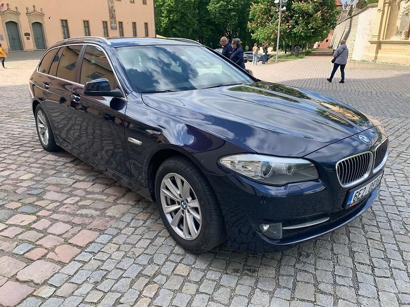 BMW Řada 5 (2012) 525d - fotka 3 z 10