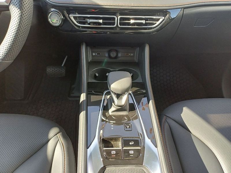 MG HS PHEV 1.5T EXCLUSIVE - fotka 16 z 23
