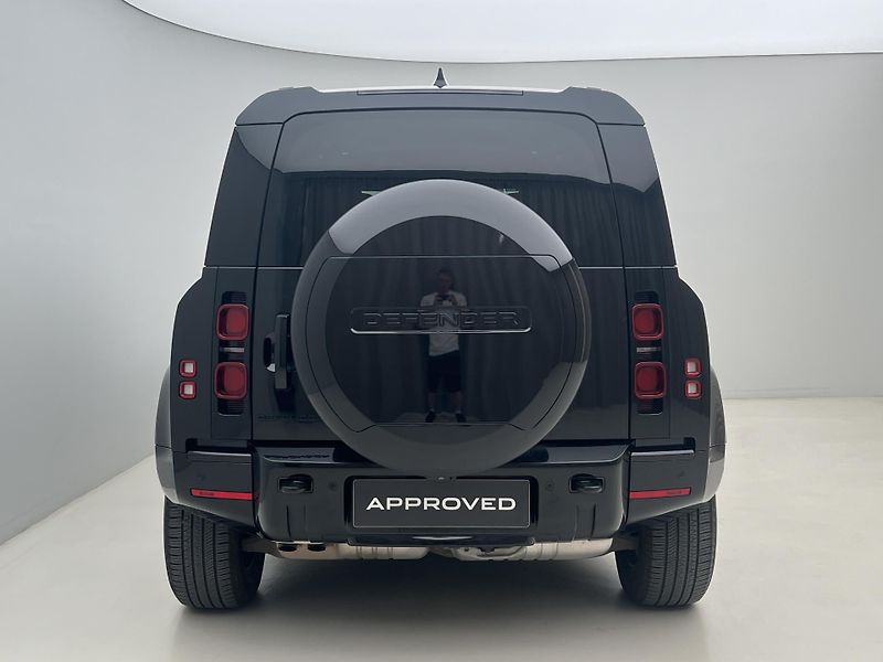 Land Rover Defender 110 D300 HSE AUT CZ - fotka 12 z 51