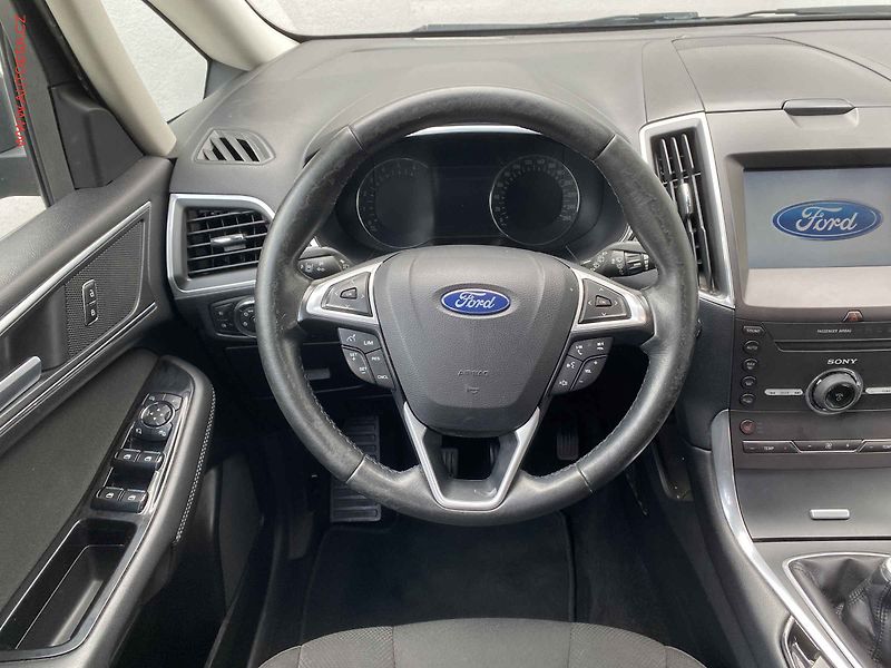 Ford S-MAX (2016) 2.0 TDCi, AC, bixen, navi - fotka 11 z 19