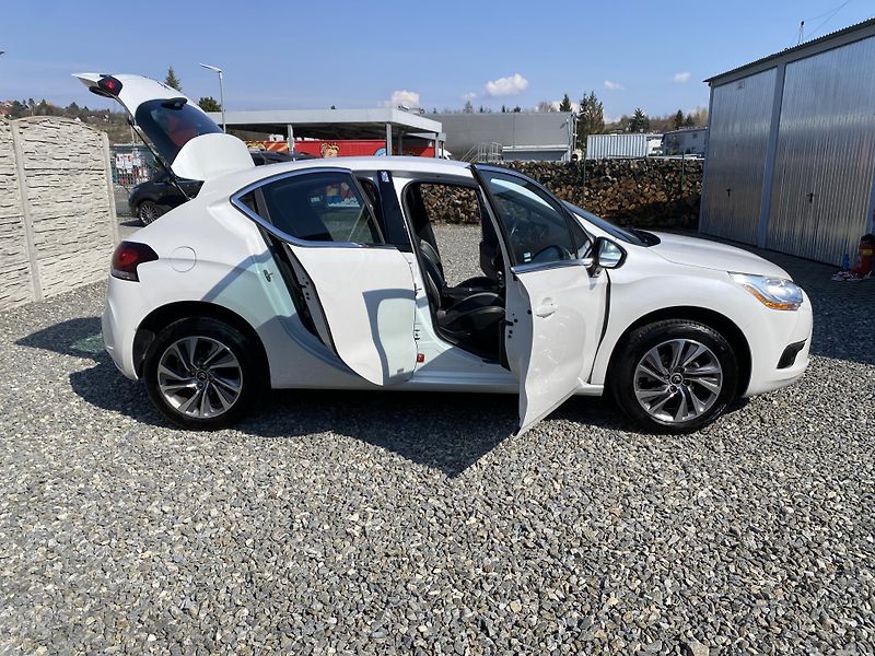 Citroën DS4 1.6i 16V 120PS EXCLUSIVE TOP!! - fotka 134 z 160