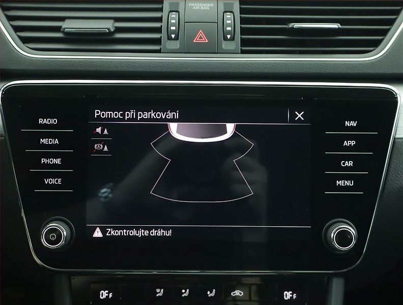 Škoda Superb (2022) Ambition 2.0 TSI - fotka 15 z 17