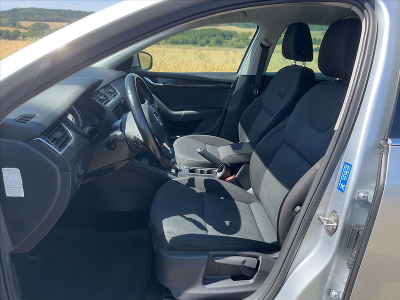 Škoda Octavia 1,6 TDI DSG CZ Style LED DPH - fotka 11 z 38