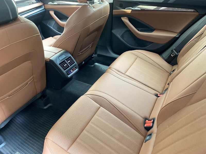 Škoda Superb (2025) Combi 2.0 TDI 4x4 DSG L&K - fotka 9 z 42