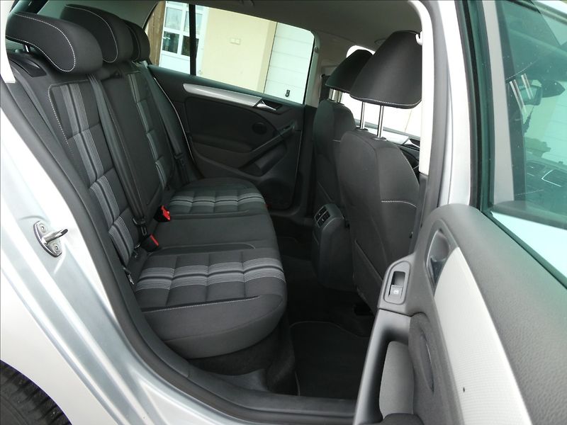 Volkswagen Golf 1,2 TSi 77kW MATCH serviska - fotka 26 z 45