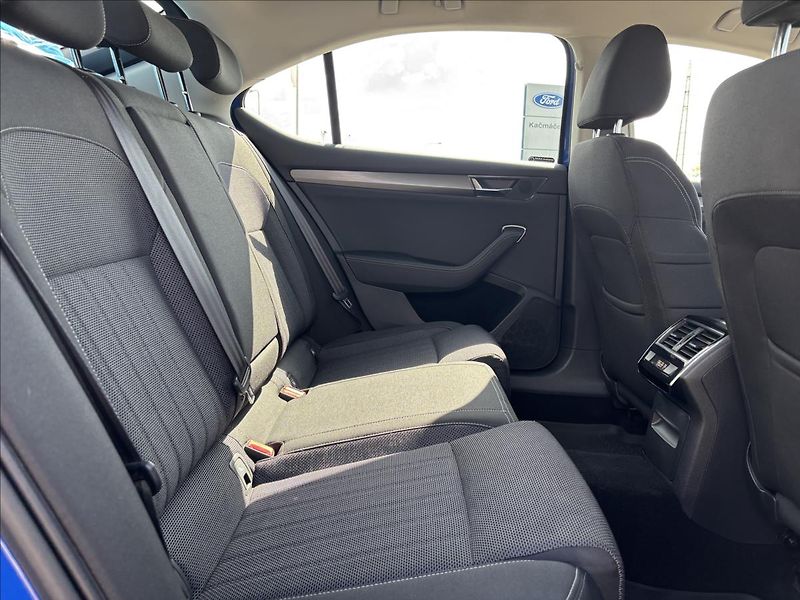 Škoda Superb 2,0 TDI 110kW Style DSG - fotka 15 z 47