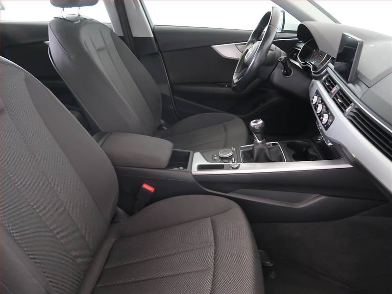 Audi A4 (2016) 2.0 TDI, Navi, Bi-Xenony - fotka 9 z 14