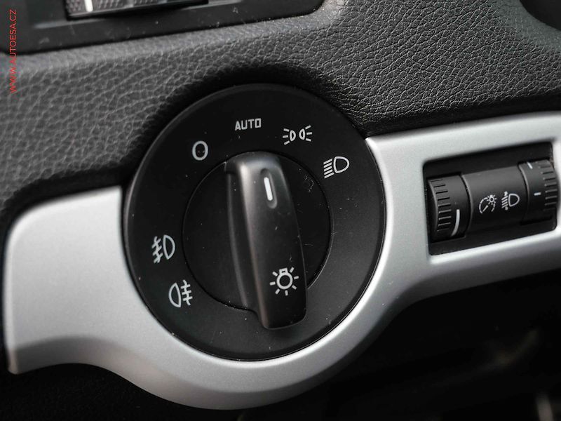 Škoda Octavia (2009) 1.9 TDi, Ambiente - fotka 14 z 24