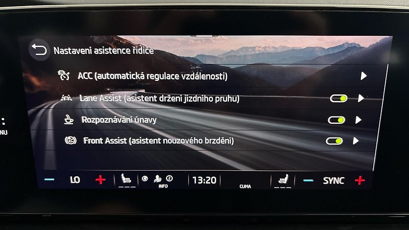 Škoda Octavia 2.0 TDI DSG Style Combi - fotka 24 z 26