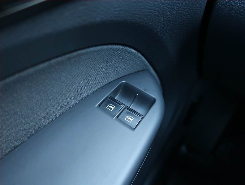 Volkswagen Caddy (2012) 2.0 EcoFuel, 7Míst - fotka 16 z 19