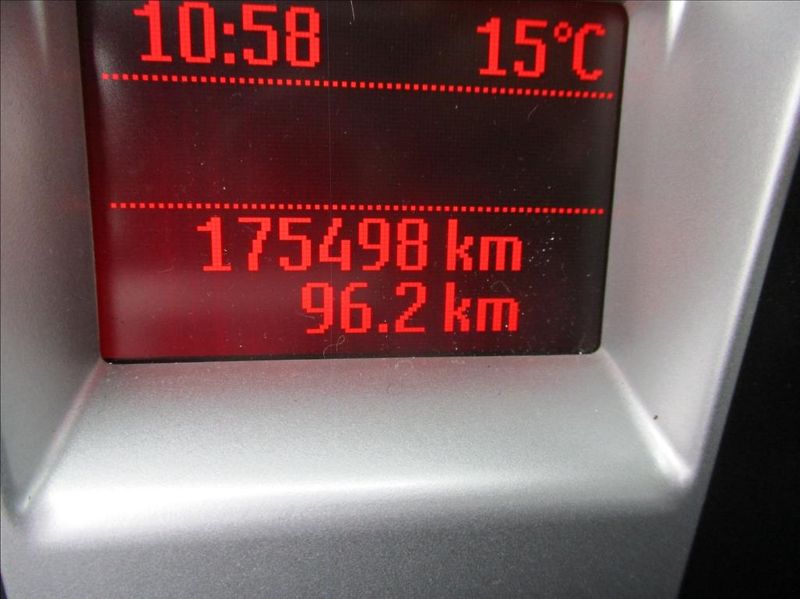 Ford Focus 1,6 16V, 75kW, digiklima,ABS, - fotka 9 z 20