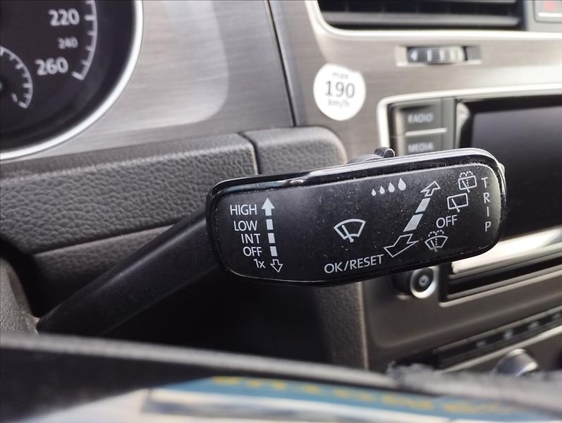 Volkswagen Golf 1,4 TSi 90KW - fotka 18 z 21