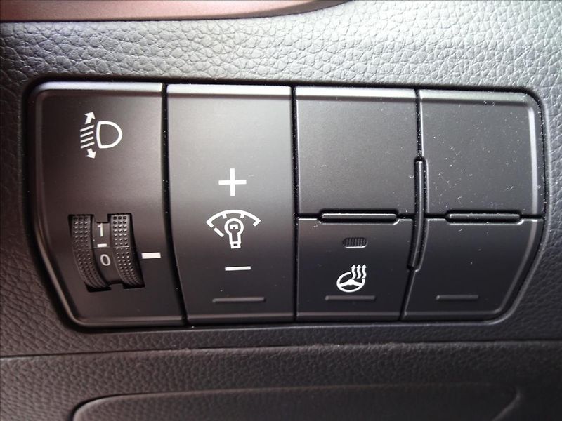 Hyundai i30 1,6i 88kW - fotka 40 z 48