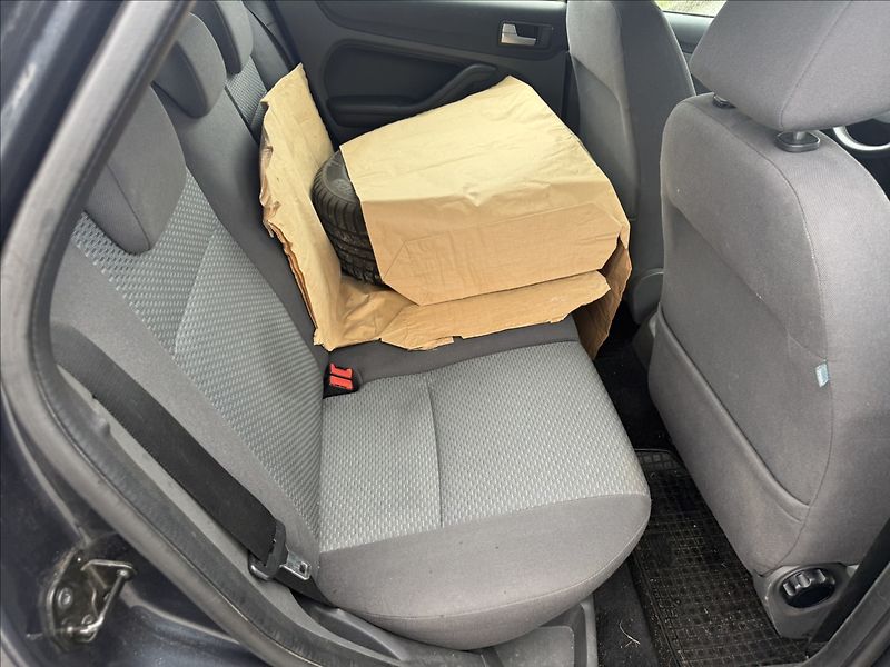 Ford Focus 1,6 i 16V 74kw Klima Tažné 2sa - fotka 15 z 20