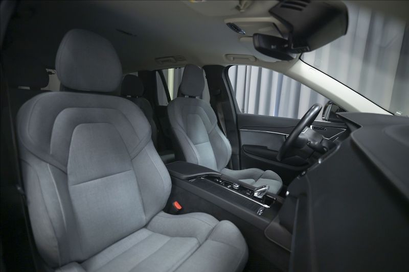 Volvo XC90 2,0 B5 AWD INSCRIPTION 7 MÍST - fotka 9 z 47